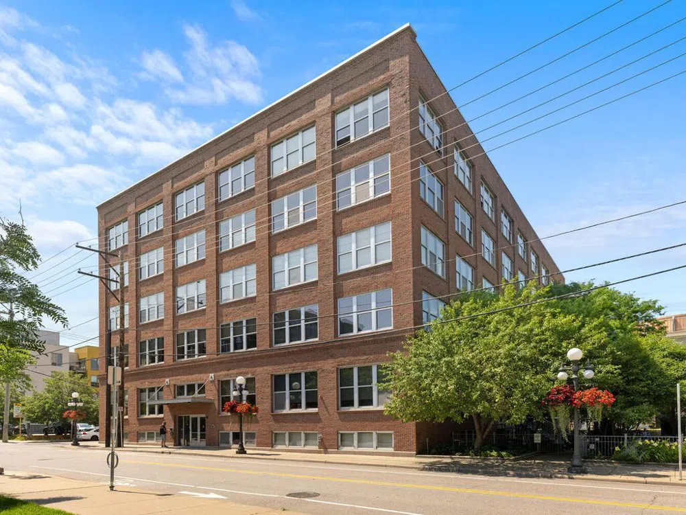 225 9th Street E #309