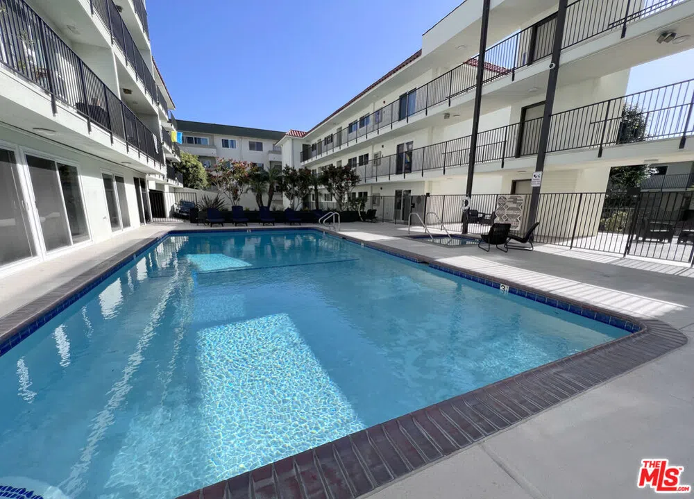 1720 ARDMORE AVENUE #205 Hermosa Beach, CA 90254
