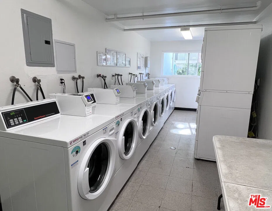 1720 ARDMORE AVENUE #205 Hermosa Beach, CA 90254