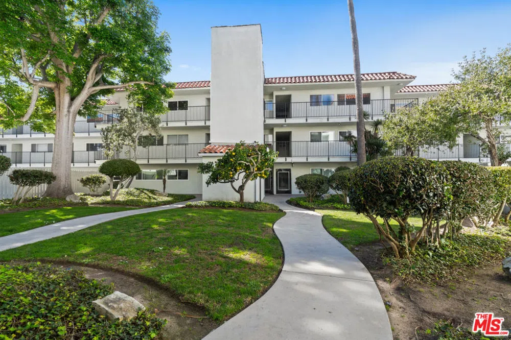 1720 ARDMORE AVENUE #205 Hermosa Beach, CA 90254