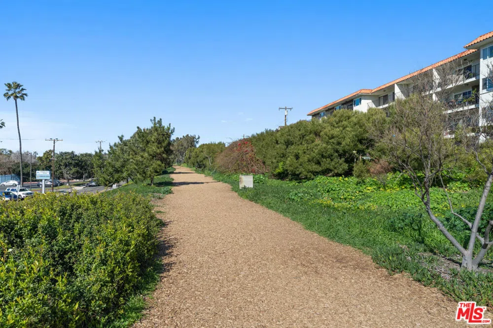 1720 ARDMORE AVENUE #205 Hermosa Beach, CA 90254