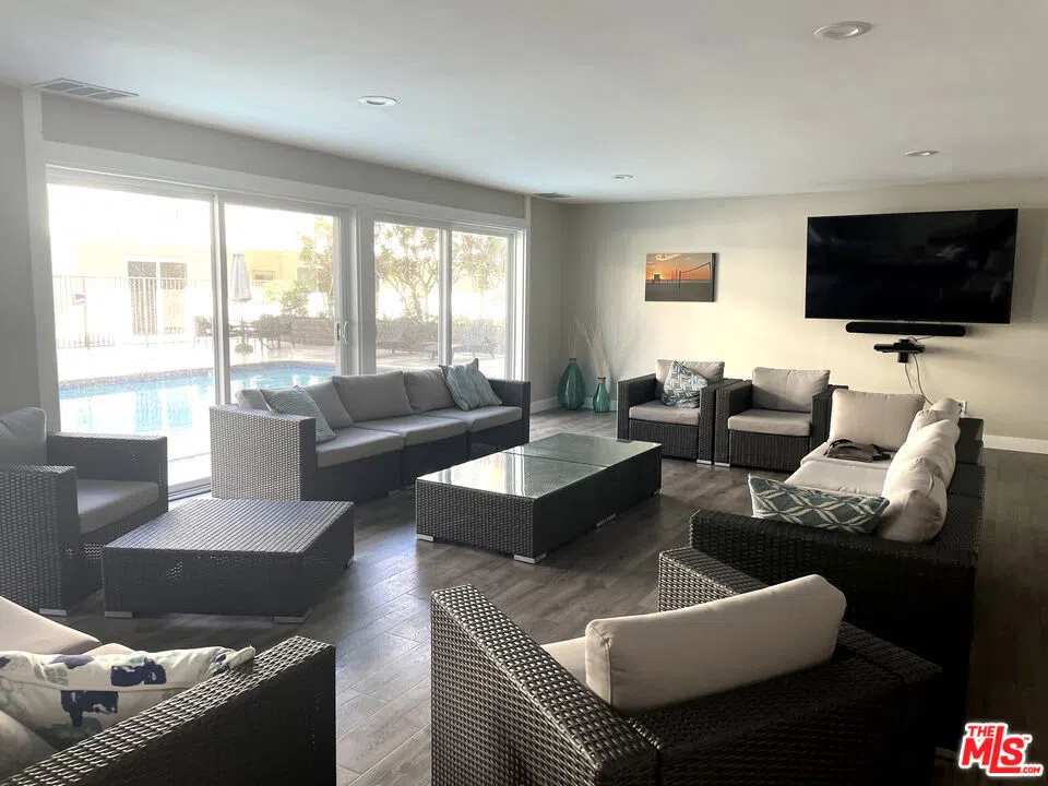 1720 ARDMORE AVENUE #205 Hermosa Beach, CA 90254