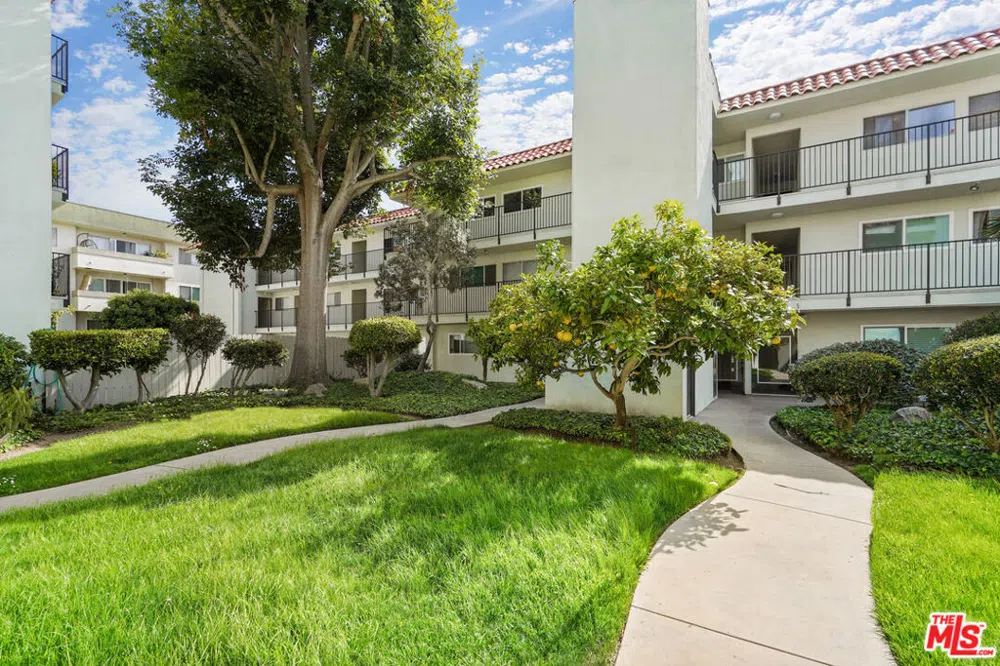 1720 ARDMORE AVENUE #205 Hermosa Beach, CA 90254