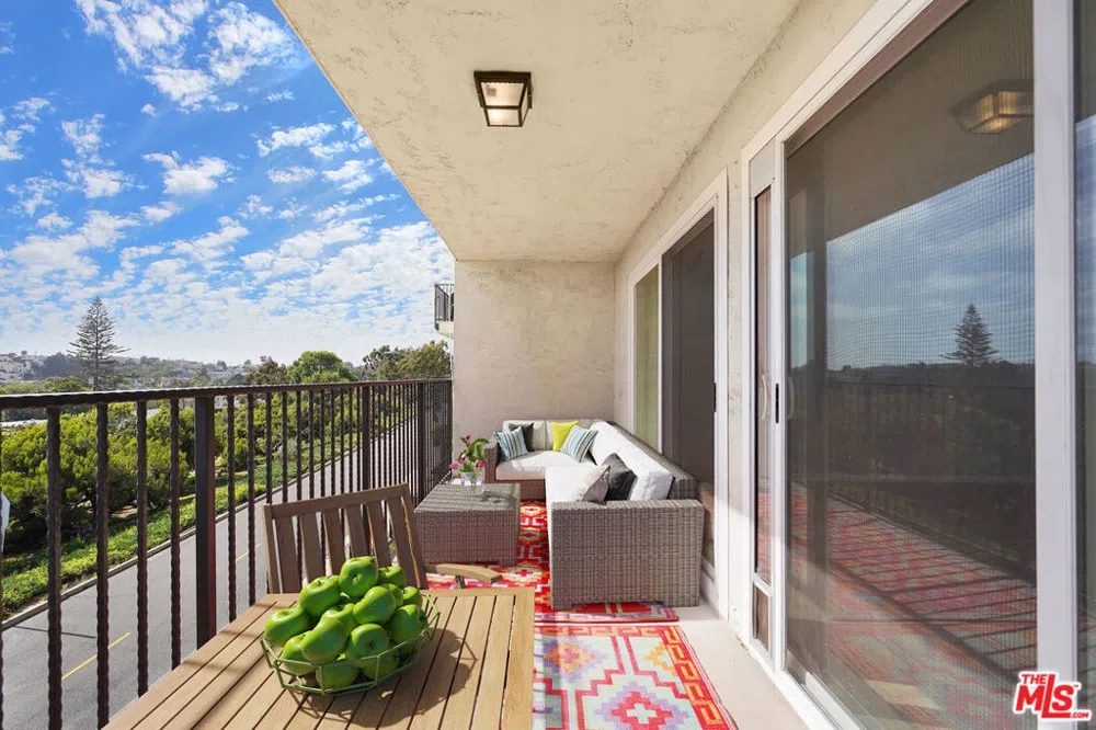 1720 ARDMORE AVENUE #205 Hermosa Beach, CA 90254