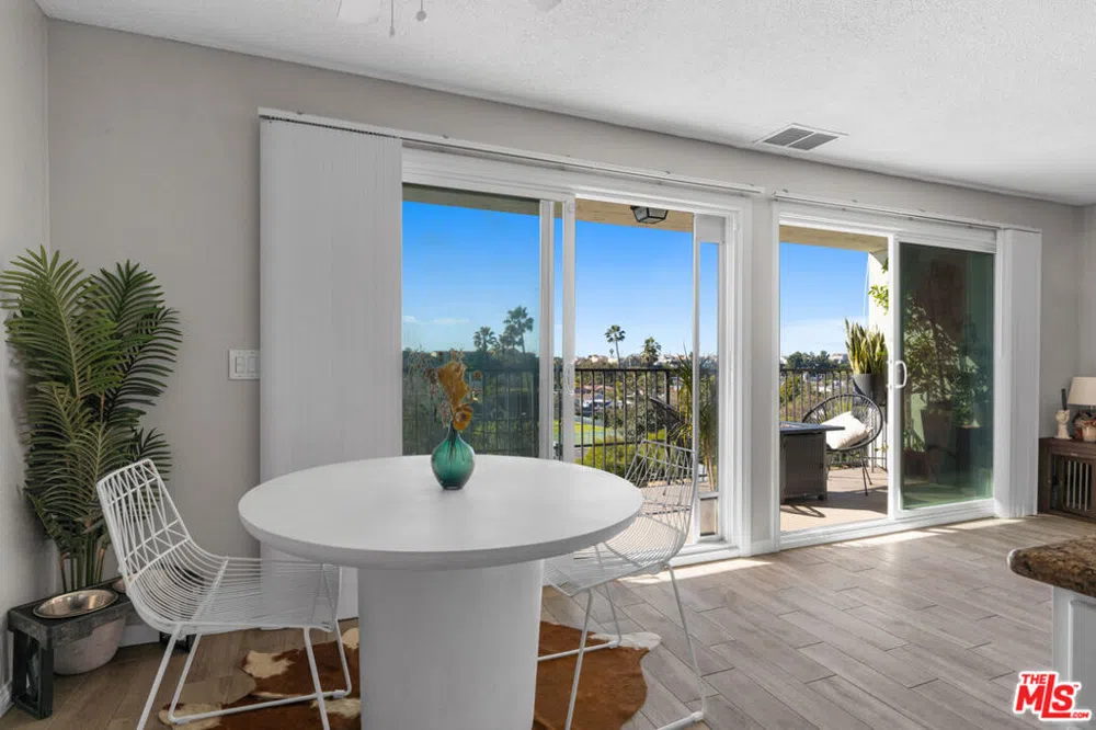 1720 ARDMORE AVENUE #205 Hermosa Beach, CA 90254