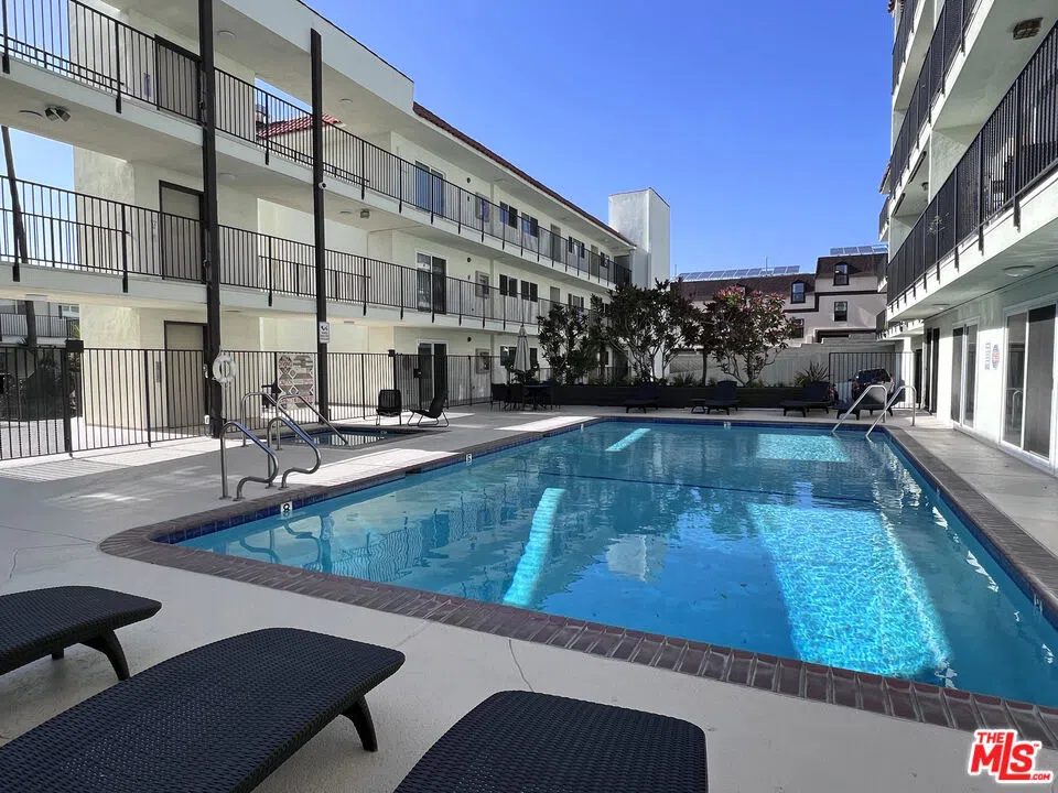 1720 ARDMORE AVENUE #205 Hermosa Beach, CA 90254