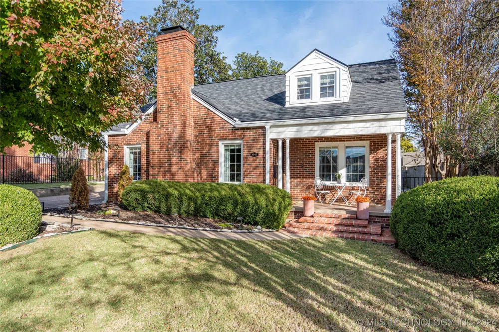 1943 S College Avenue