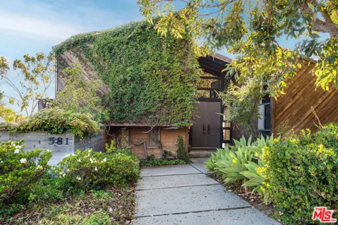 581 Paseo Miramar