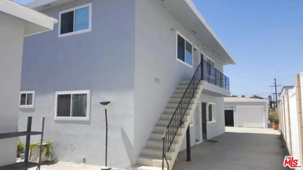 2607 Rockefeller Lane