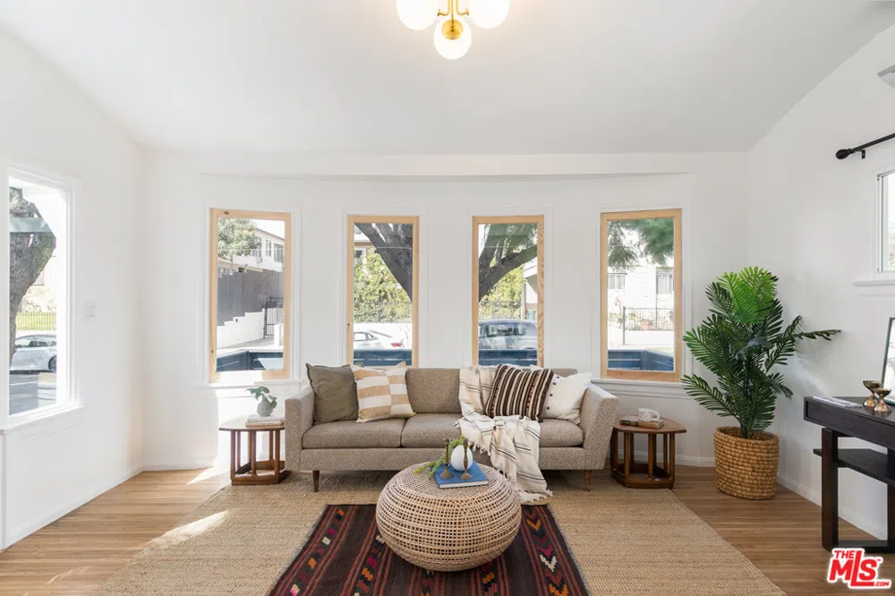 5846 Willoughby Avenue