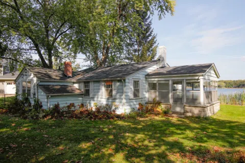 1161 Woodland Beach
