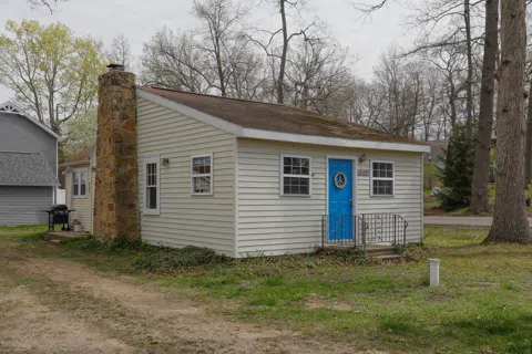 1123 Woodland Beach