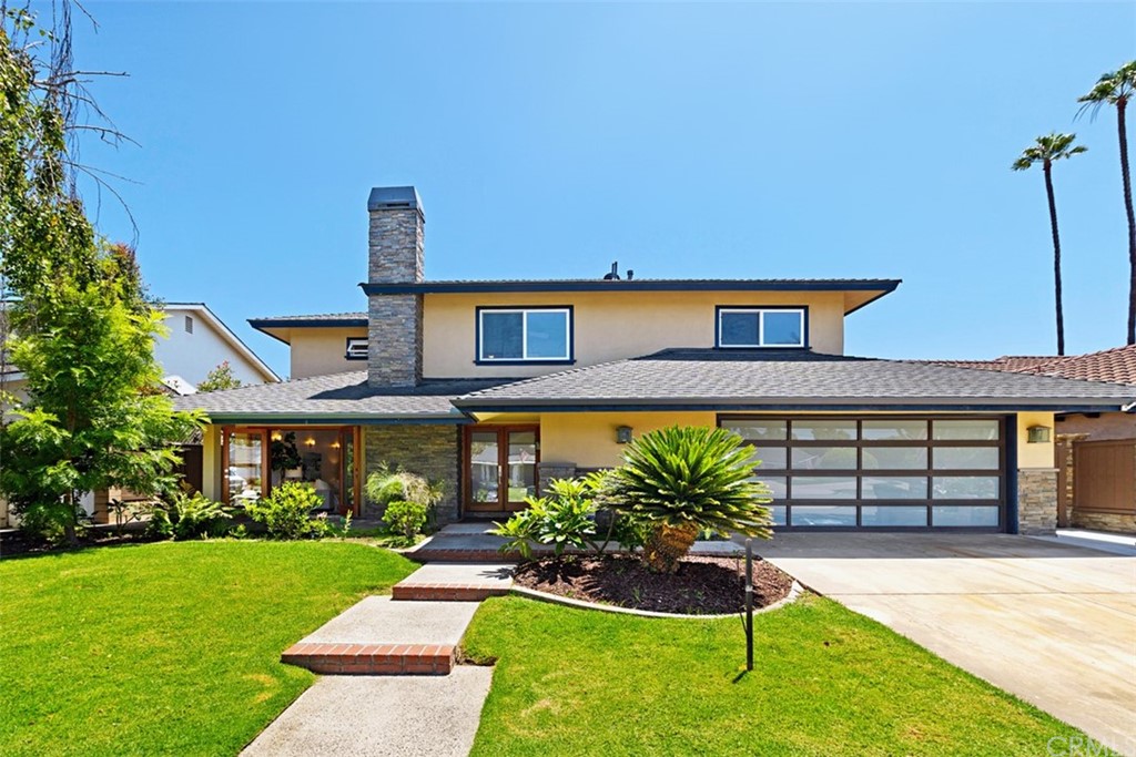9122 Regatta Drive Huntington Beach, CA 92646