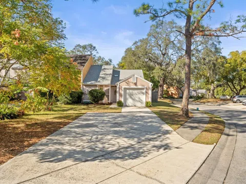 9429 FOREST HILLS CIRCLE