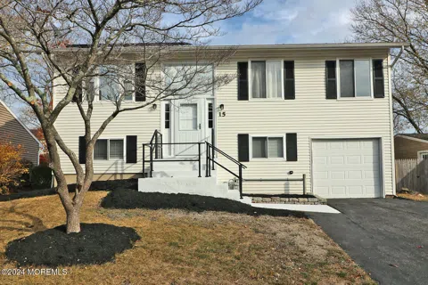 15 Commodore Court
