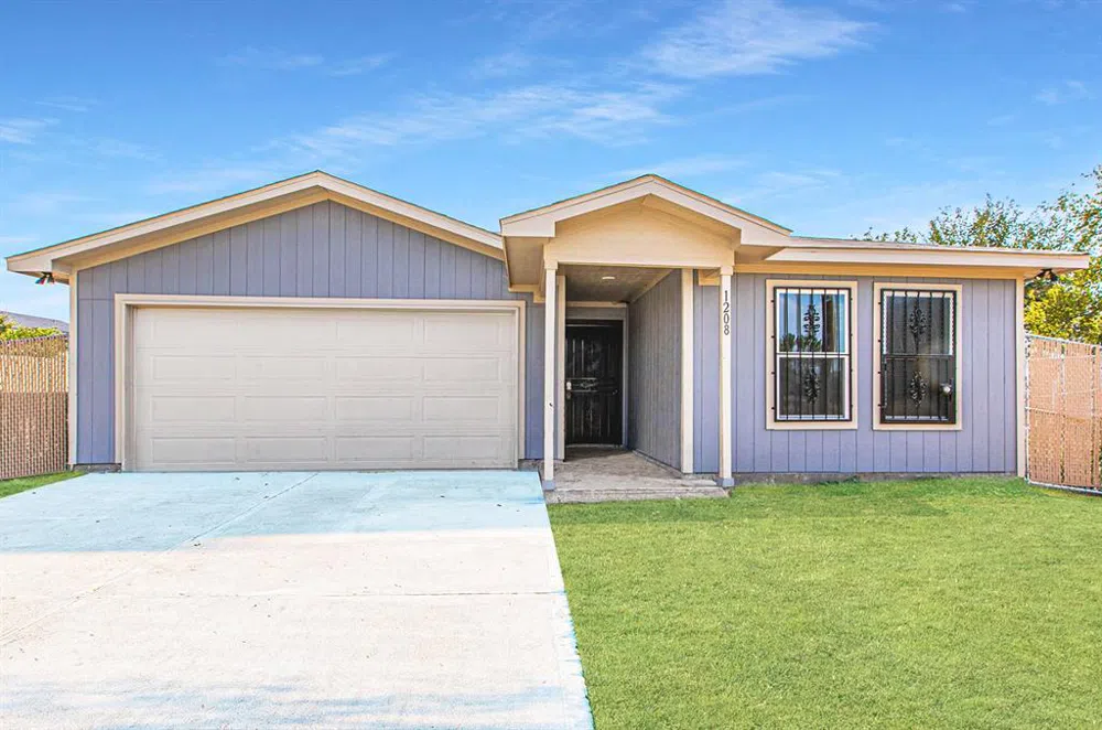 1208 E Daggett Avenue