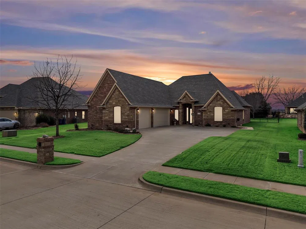 418 River Bank Lane Granbury, TX 76049