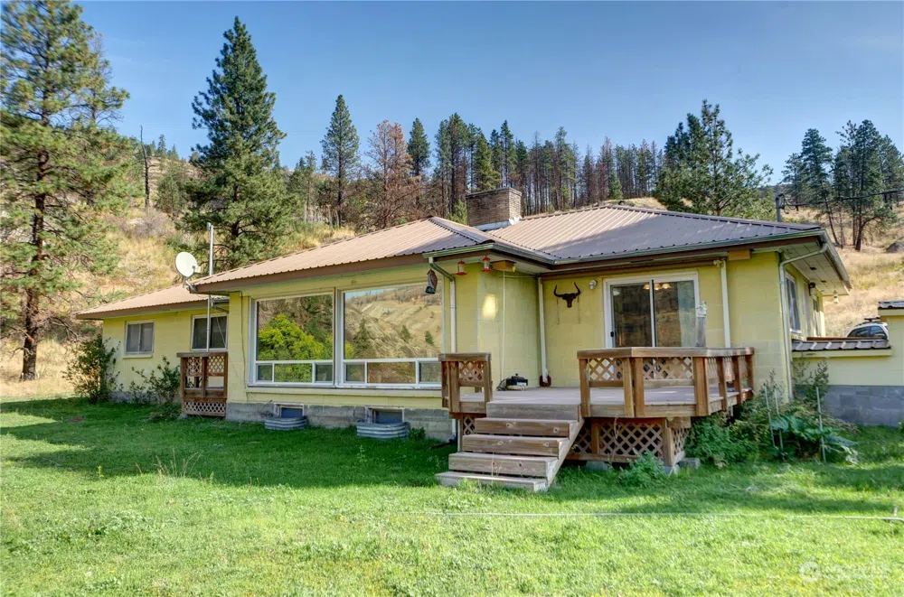 479 Columbia River Road