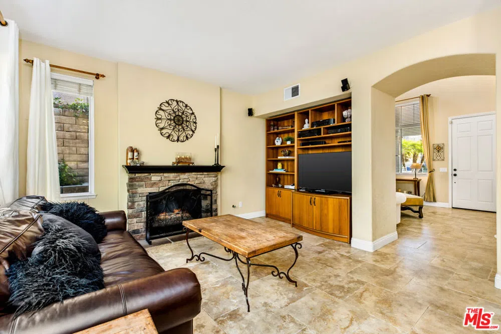 3083 Espana Lane Thousand Oaks, CA 91362