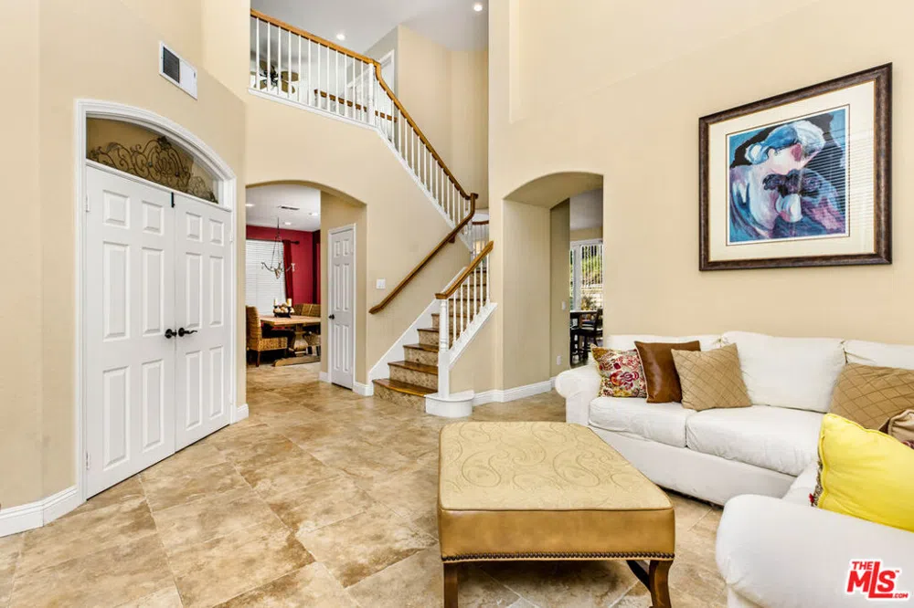 3083 Espana Lane Thousand Oaks, CA 91362