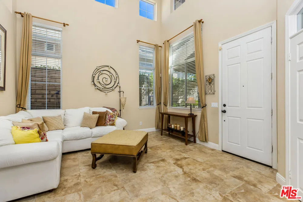 3083 Espana Lane Thousand Oaks, CA 91362