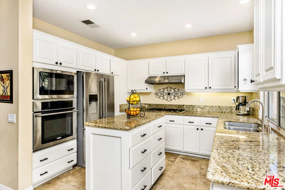 3083 Espana Lane Thousand Oaks, CA 91362