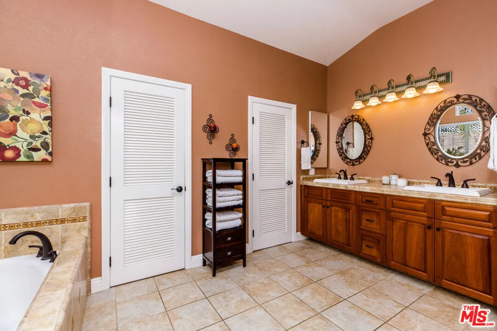 3083 Espana Lane Thousand Oaks, CA 91362