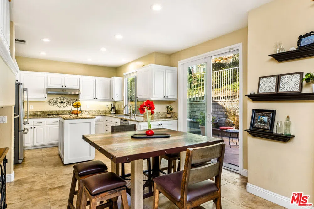 3083 Espana Lane Thousand Oaks, CA 91362