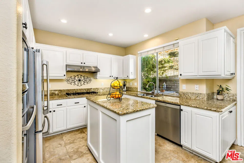 3083 Espana Lane Thousand Oaks, CA 91362