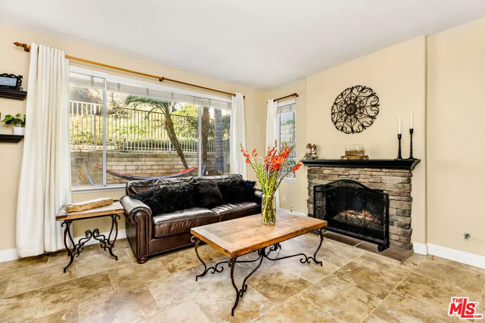 3083 Espana Lane Thousand Oaks, CA 91362