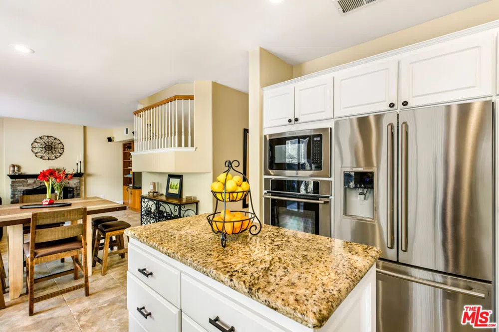 3083 Espana Lane Thousand Oaks, CA 91362