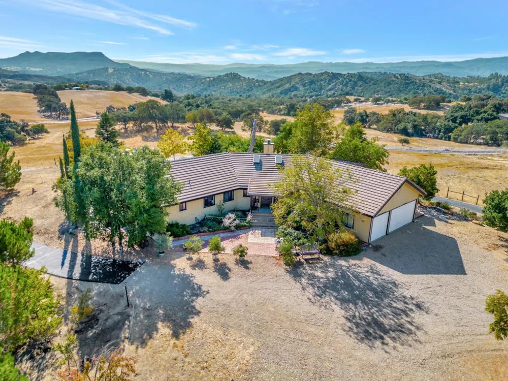 52467 Smith Road Bradley, CA 93426