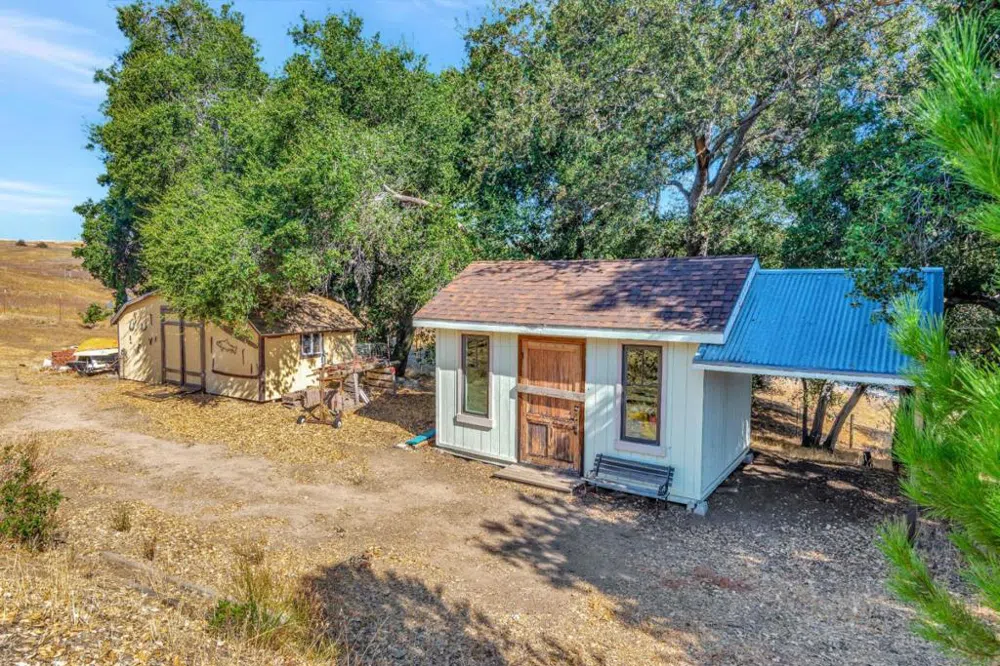 52467 Smith Road Bradley, CA 93426