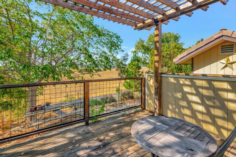 52467 Smith Road Bradley, CA 93426