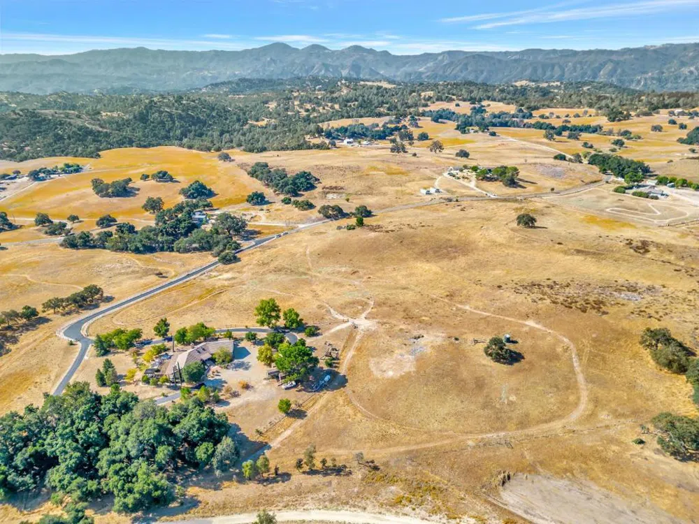 52467 Smith Road Bradley, CA 93426
