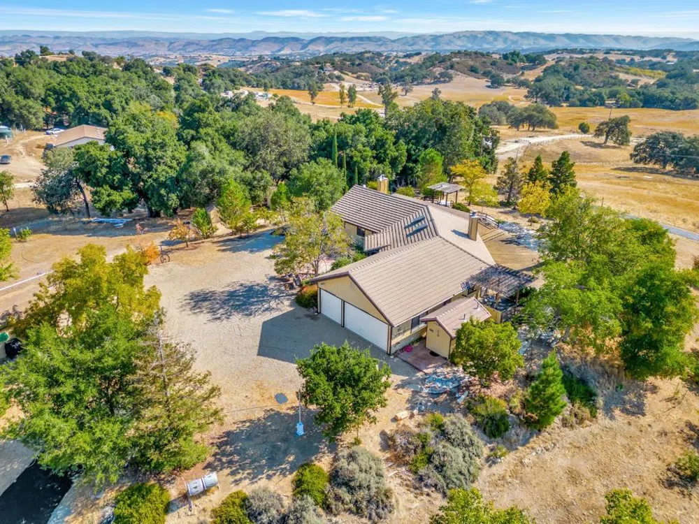 52467 Smith Road Bradley, CA 93426