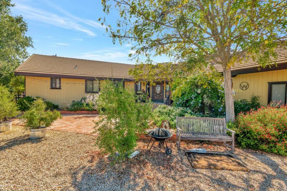52467 Smith Road Bradley, CA 93426