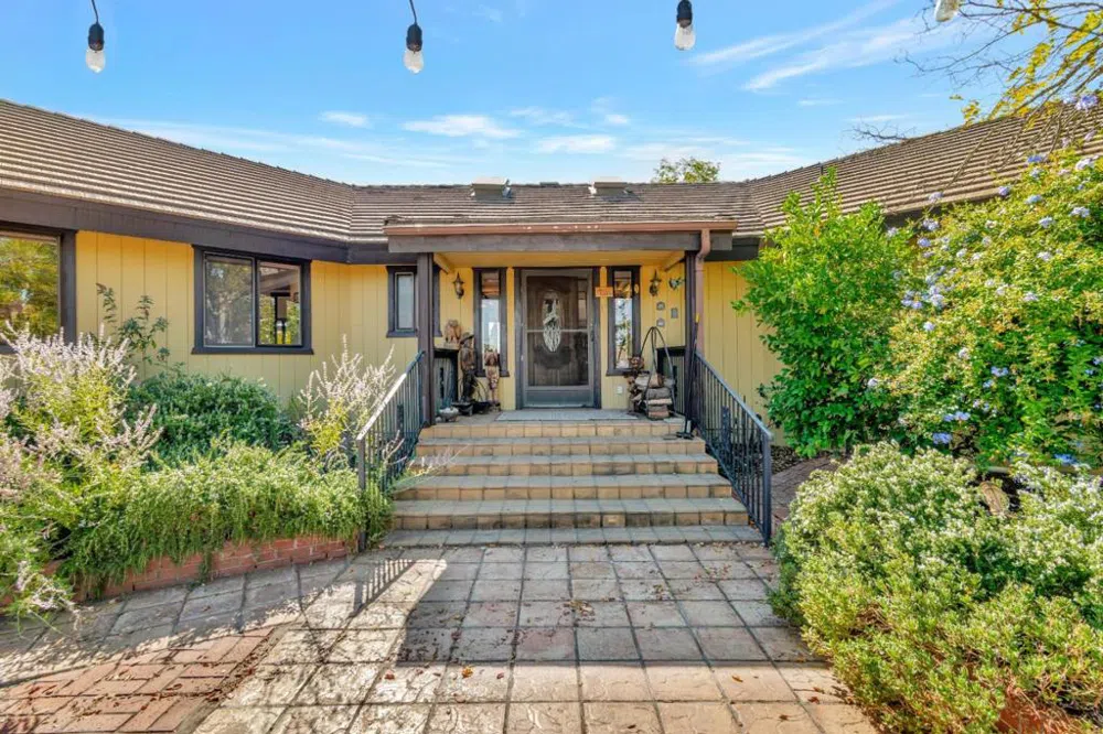 52467 Smith Road Bradley, CA 93426