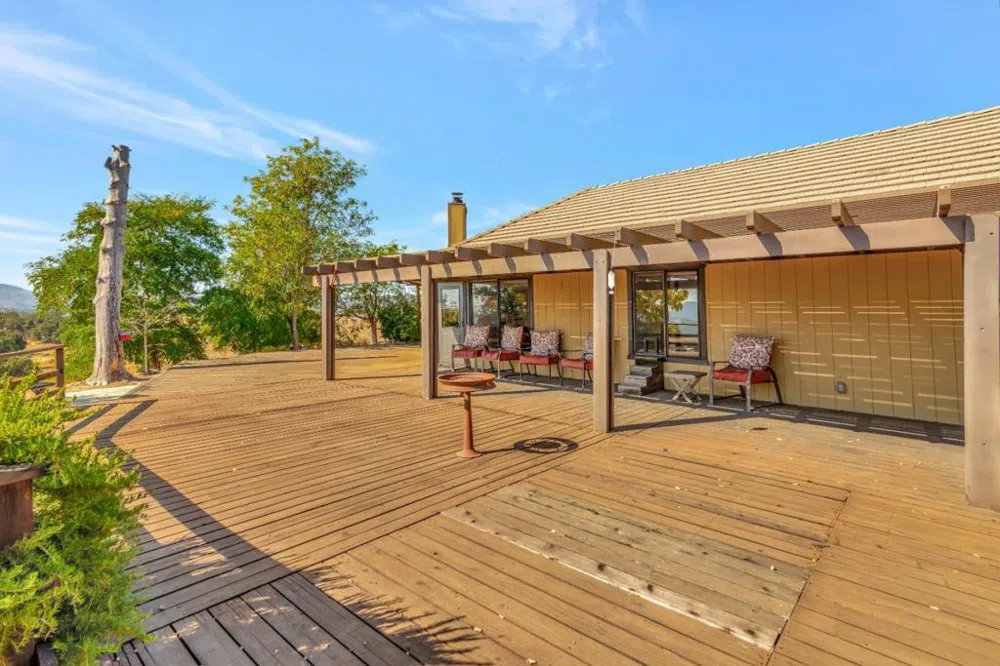 52467 Smith Road Bradley, CA 93426