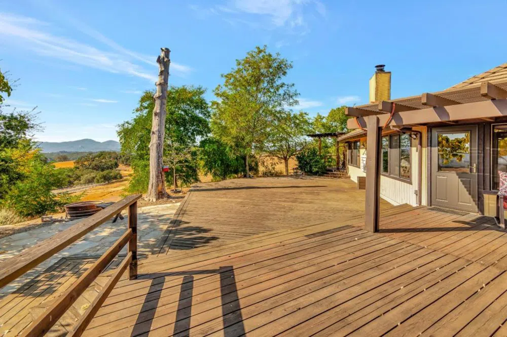 52467 Smith Road Bradley, CA 93426