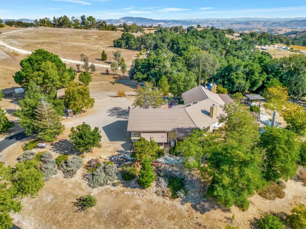 52467 Smith Road Bradley, CA 93426