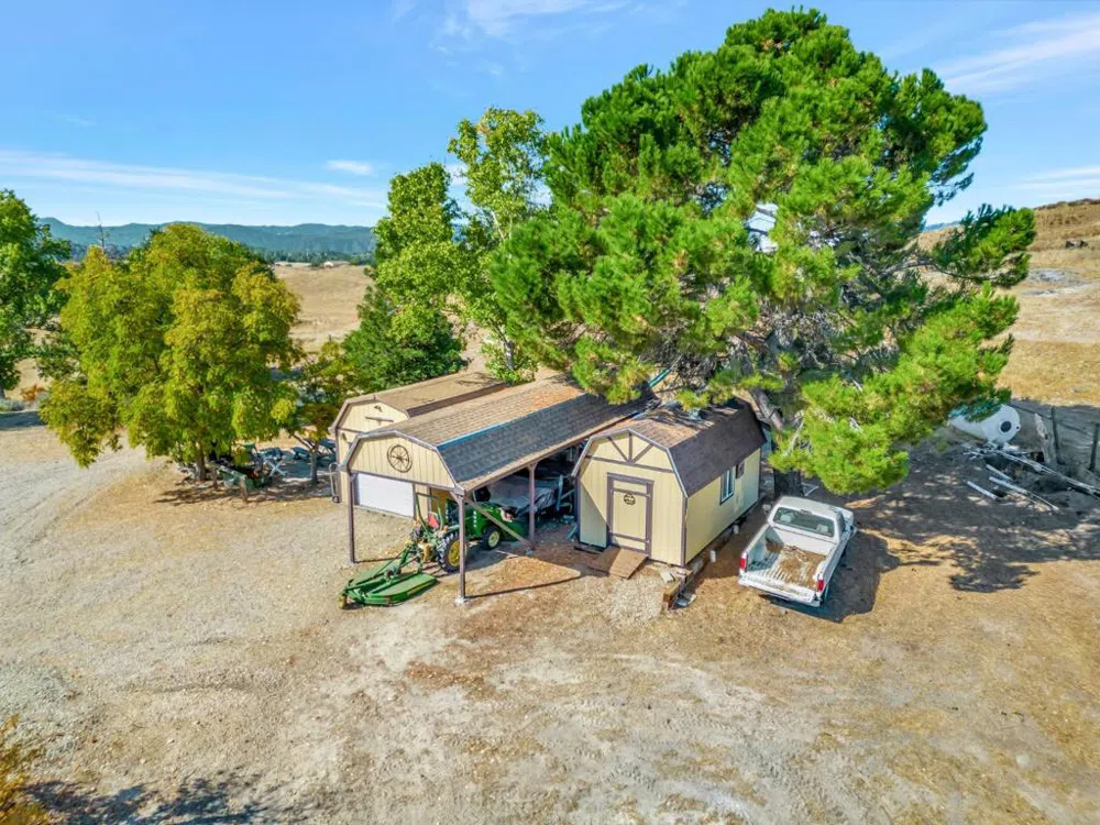 52467 Smith Road Bradley, CA 93426