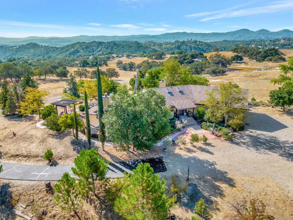 52467 Smith Road Bradley, CA 93426