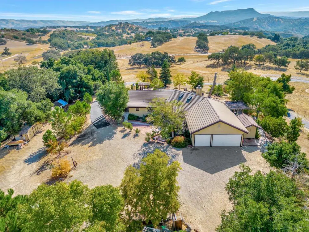 52467 Smith Road Bradley, CA 93426
