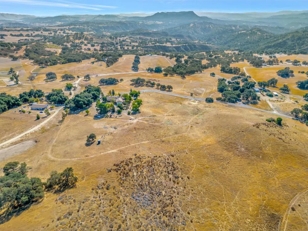 52467 Smith Road Bradley, CA 93426