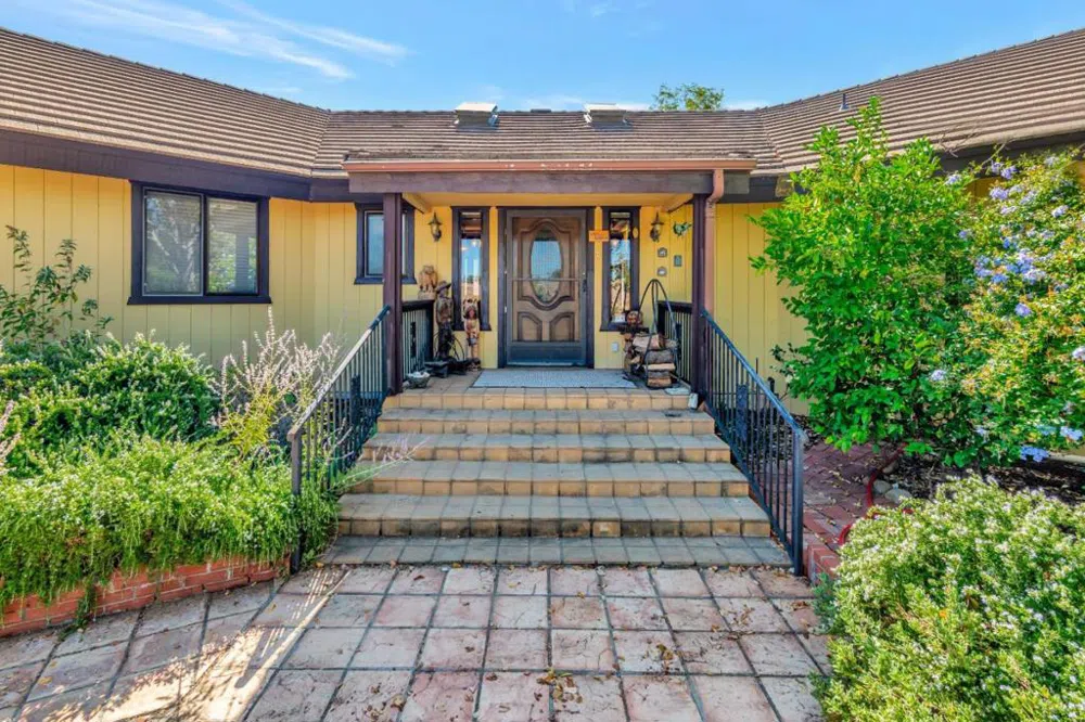 52467 Smith Road Bradley, CA 93426