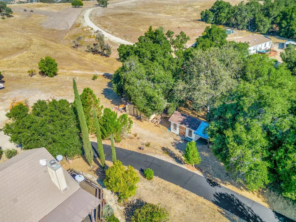 52467 Smith Road Bradley, CA 93426