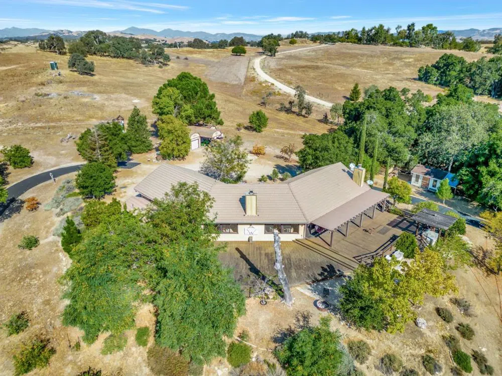 52467 Smith Road Bradley, CA 93426