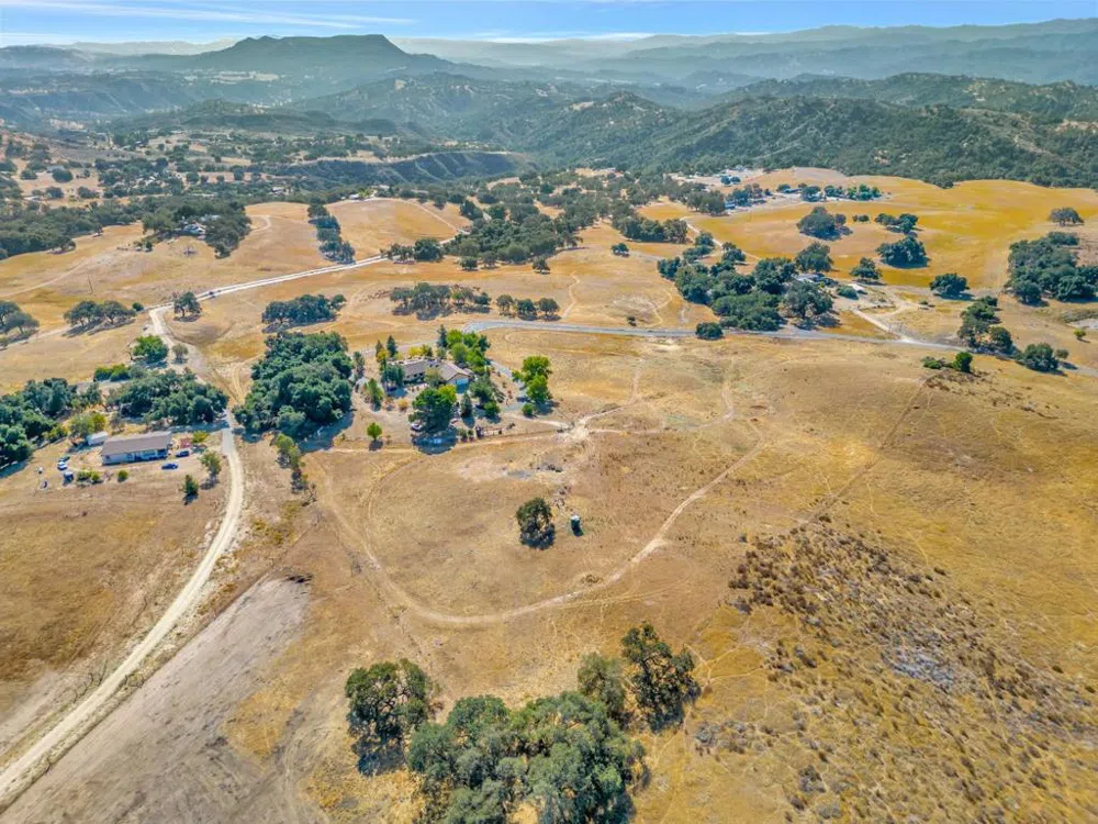 52467 Smith Road Bradley, CA 93426