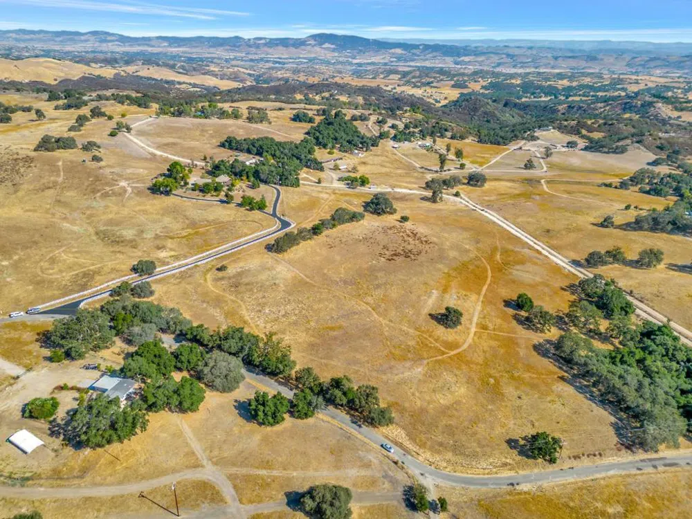 52467 Smith Road Bradley, CA 93426